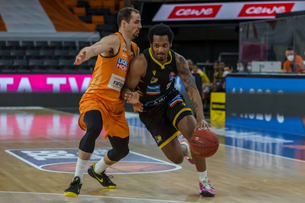 凭借这些亮 凭借这些亮